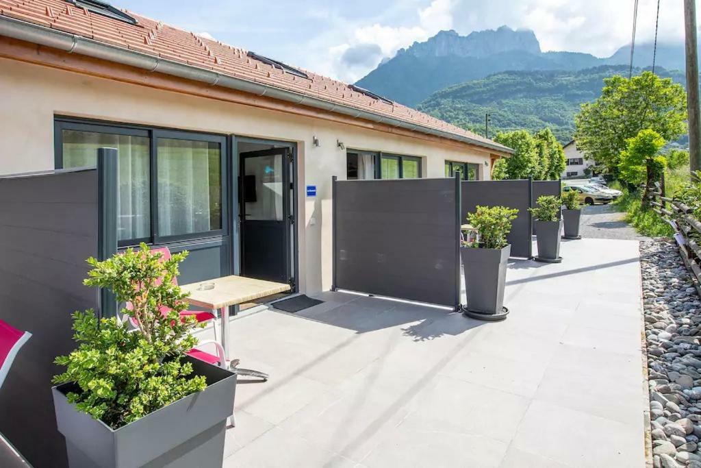 Domaine des Ecuries - Appartements meublés à Talloires Exterior foto